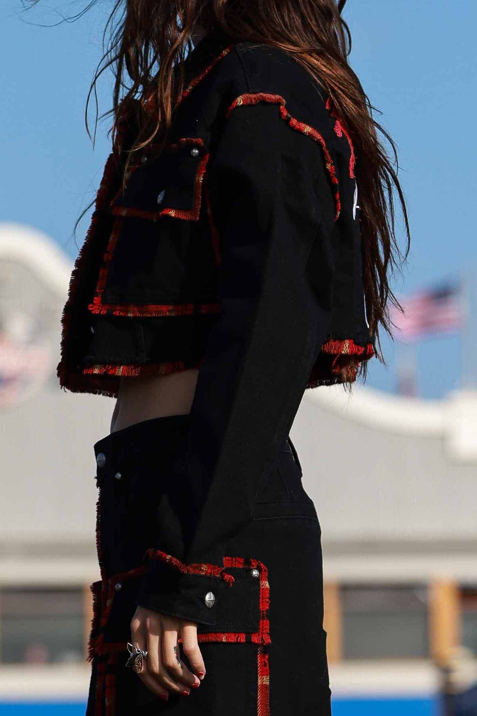 Plaid Edge Point Crop Jacket